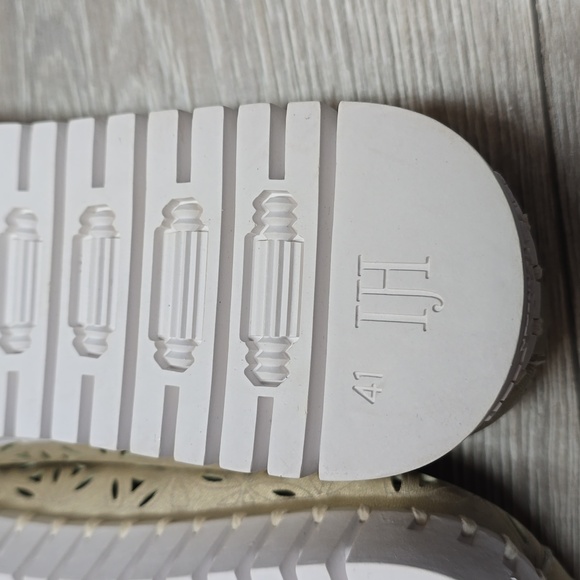 NEW Ilse Jacobsen Tulip Perforated Slip On Sneaker Women Sz 41 Metallic US 10.5 - Picture 6 of 9